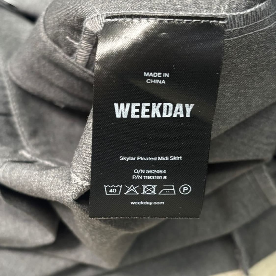[새상품] WEEKDAY 언발 플리츠 스커트 그레이 34 상품이미지3