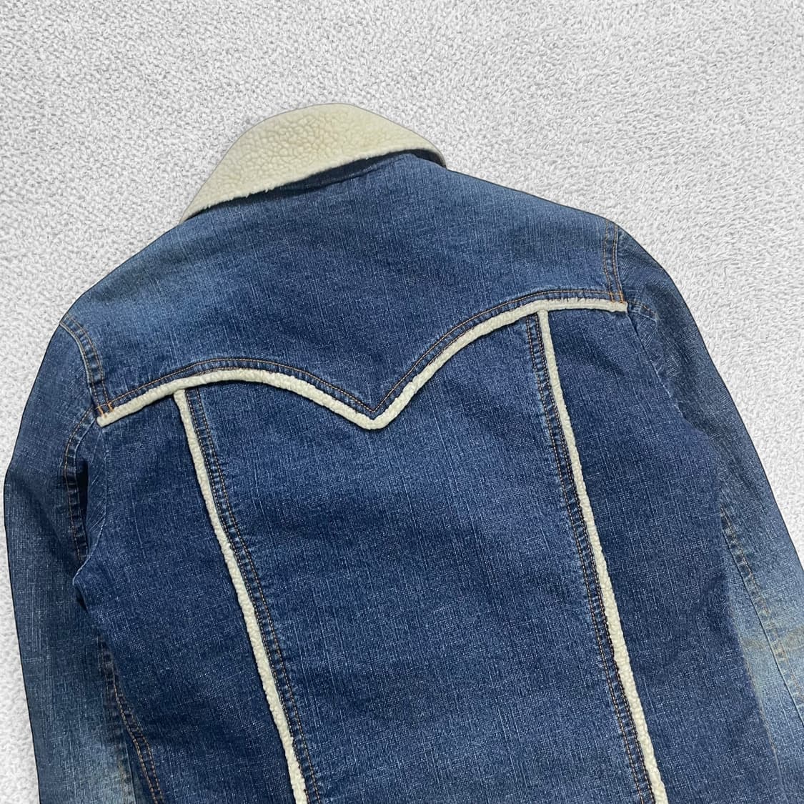 리바이스 우먼스 쉐르파 크롭 데님 자켓 상품이미지4