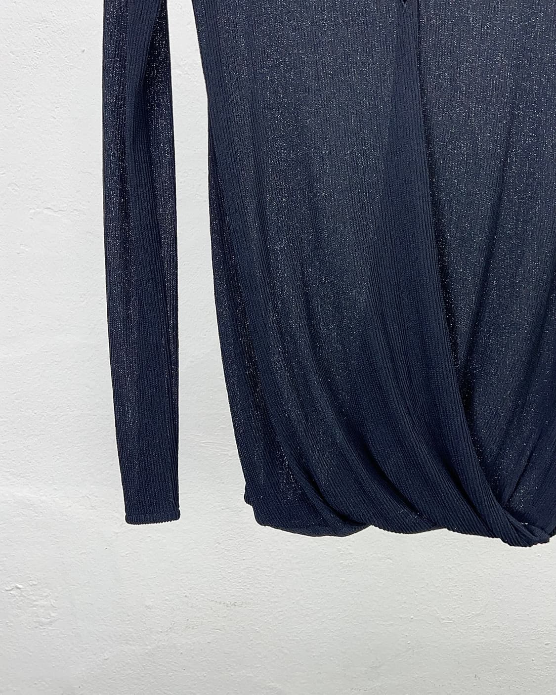 트랜짓 블랙 리브 비스코스 드레이프 메쉬 카라 넥 셔츠 상품이미지4