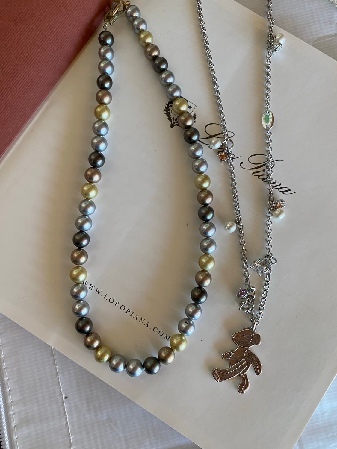 멀티컬러 모조진주목걸이+ 클루 곰돌이 목걸이 2개 세트 상품이미지1