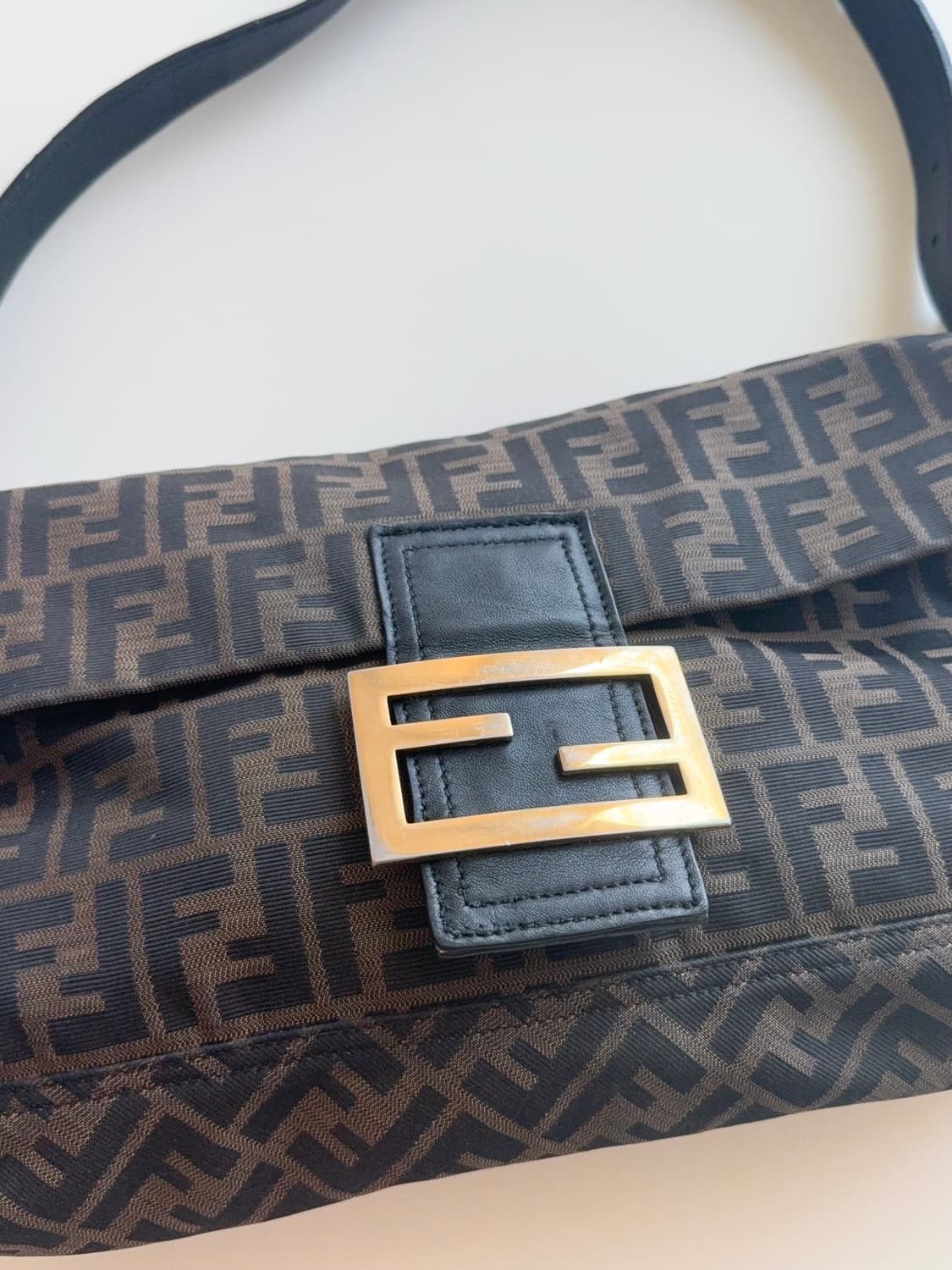 펜디 주카 바게트백 라지 상품이미지2