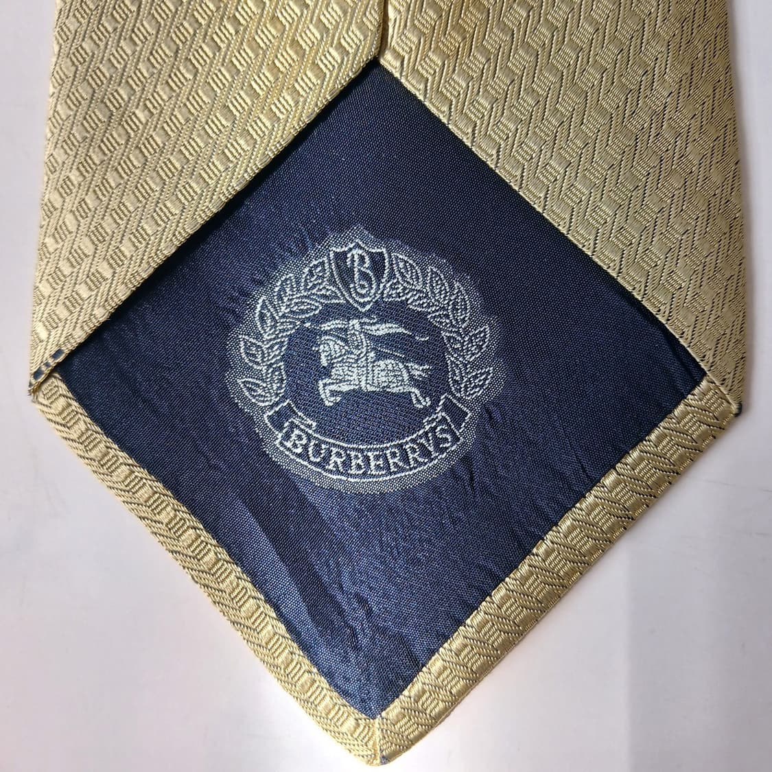 버버리 실크 옐로우 텍스처 패턴 넥타이 9.2cm B등급 E792
 상품이미지5