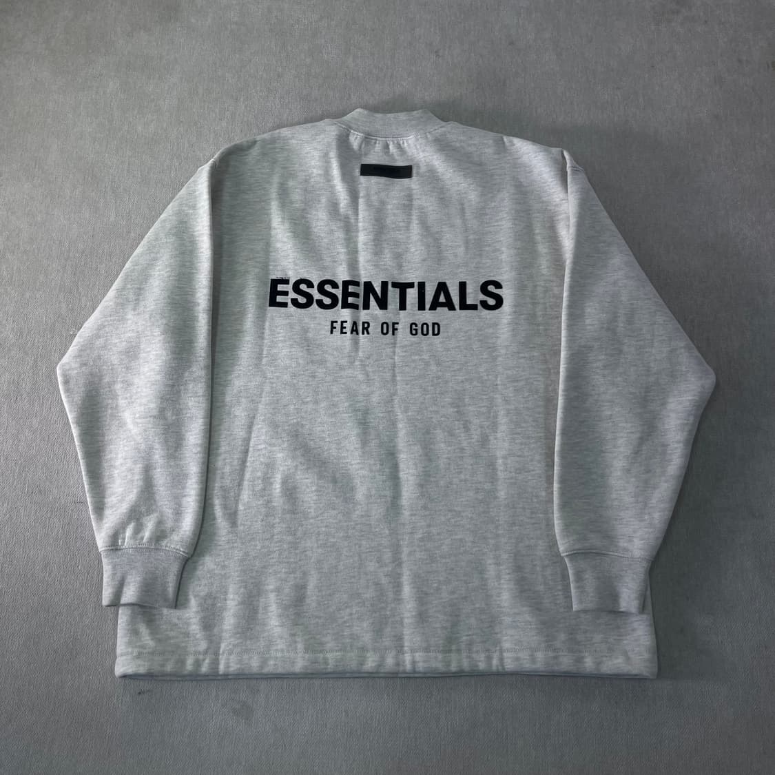 105 피오갓 에센셜 백로고 스웻셔츠 상품이미지1