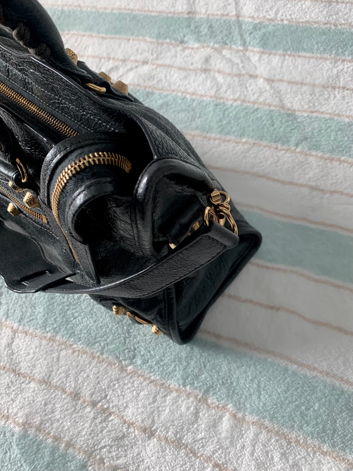 발렌시아가 르시티 모터백 미디움 다크그레이 상품이미지4