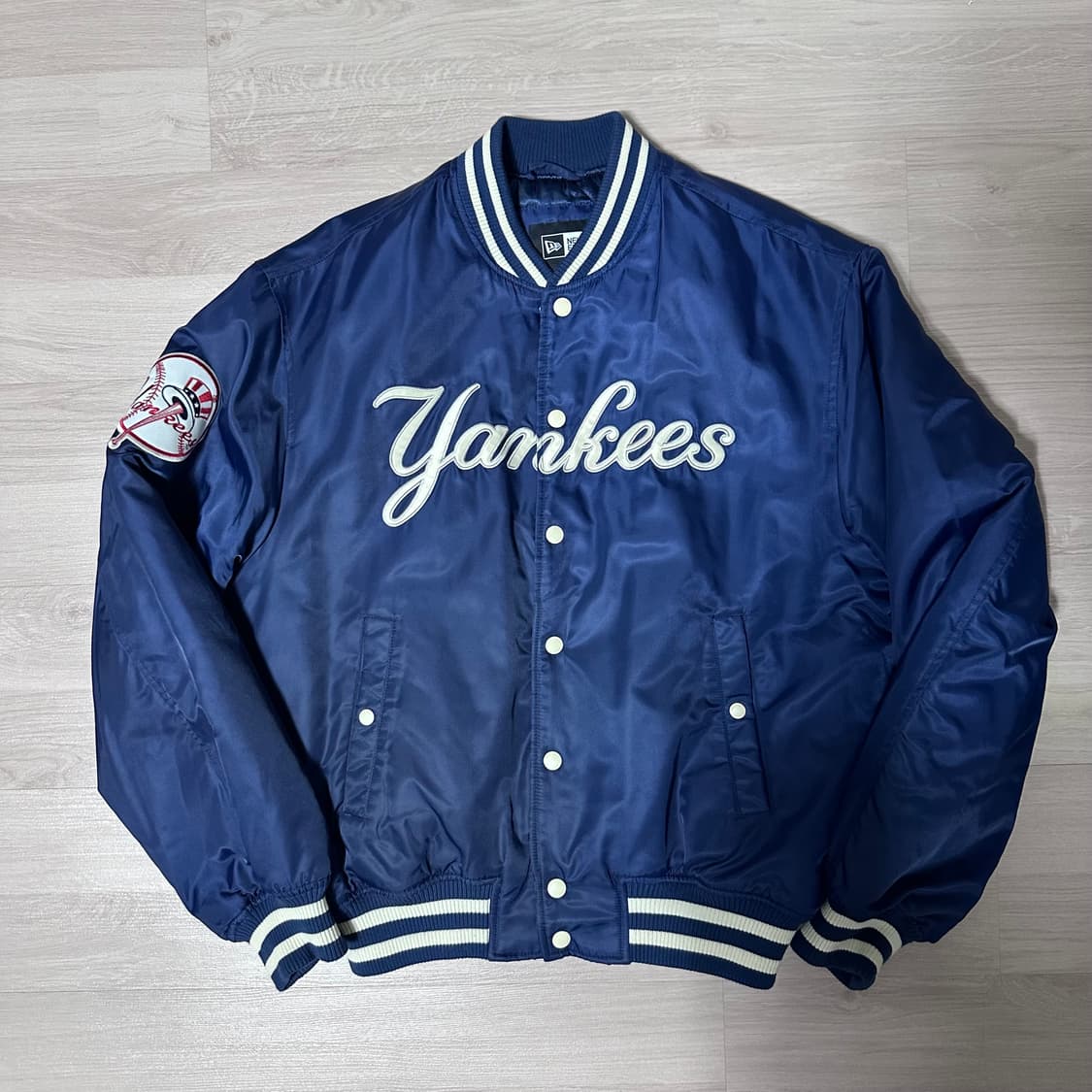 뉴에라 MLB 뉴욕 양키스 스타디움 재킷 미드나잇 네이비 13781135 상품이미지1