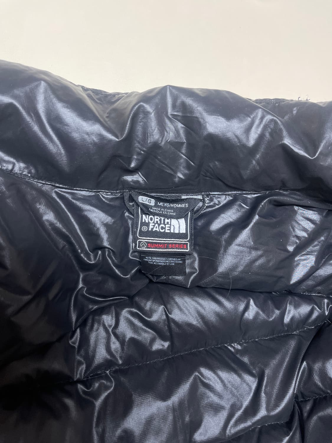 노스페이스 900 필파워 경량 패딩 블랙 색상  L 사이즈 가슴단면 59 상품이미지3