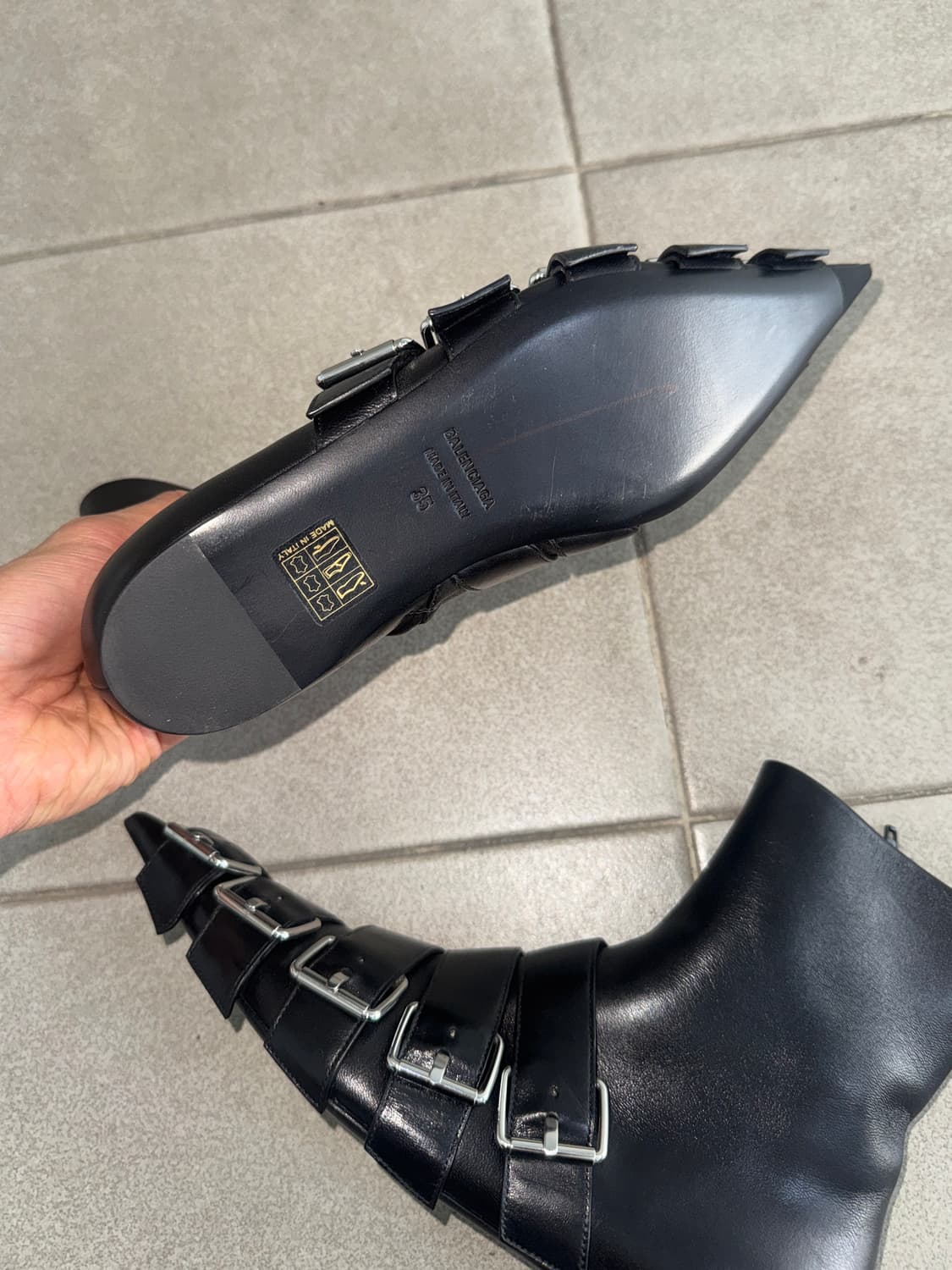 발렌시아가 플랫 나이프 버클 부츠 상품이미지4