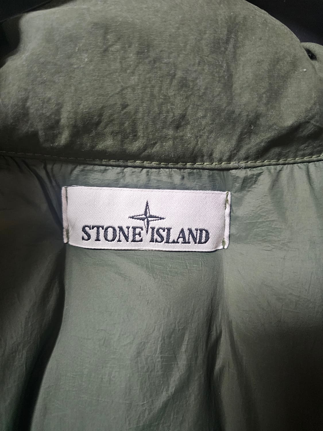 스톤아일랜드 24FW 크링클랩스 논후드 카키 상품이미지3