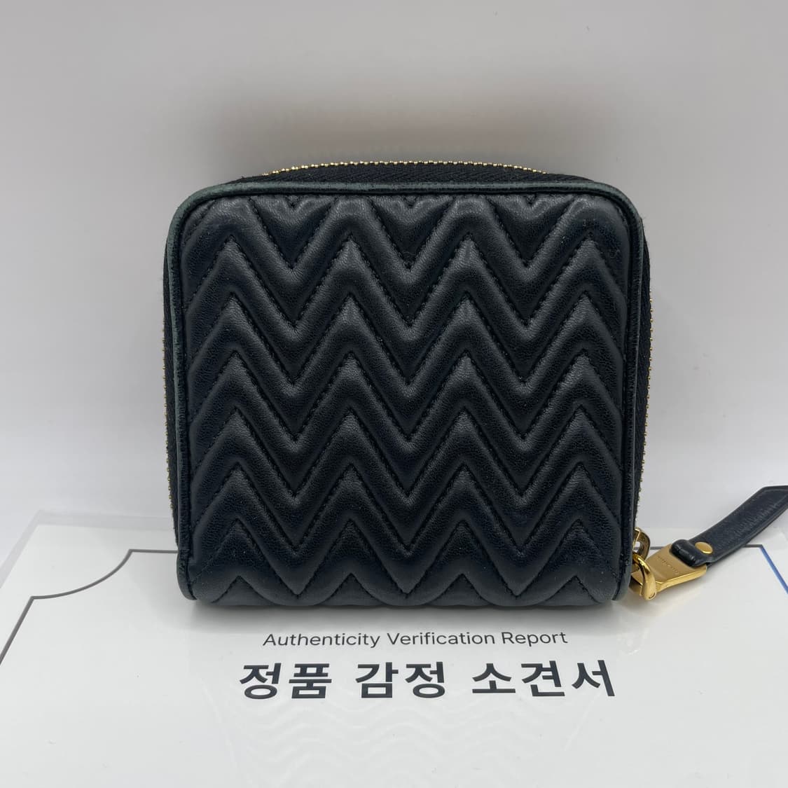 미우미우 로고 마테라쎄 지퍼 반지갑 상품이미지4