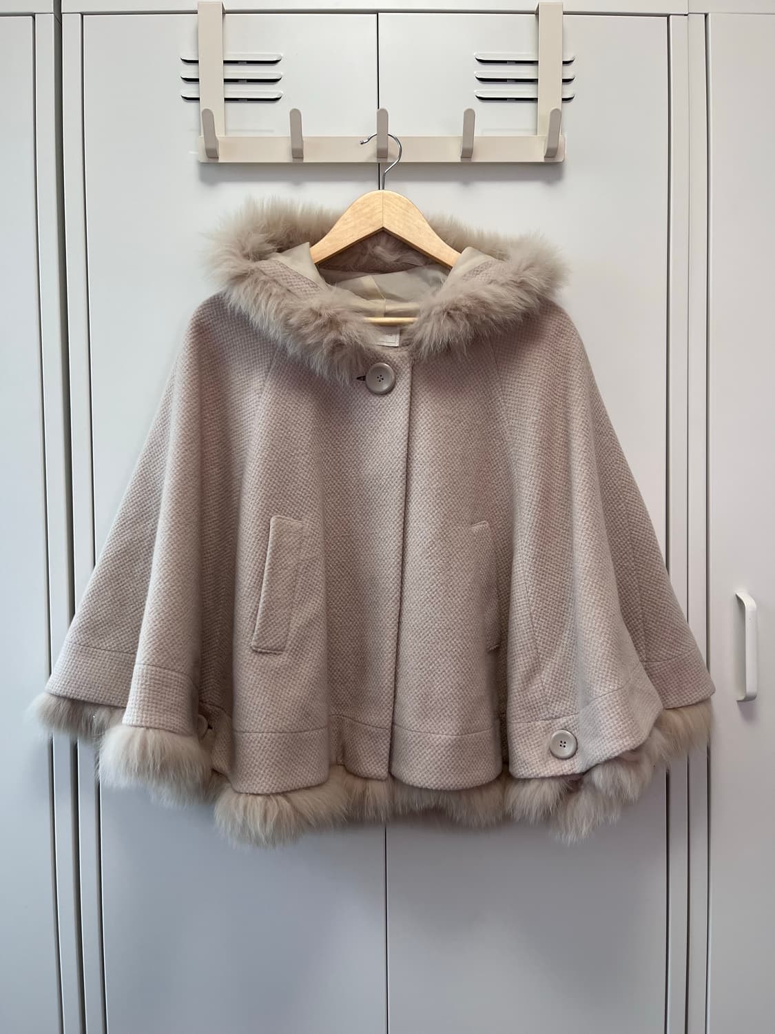 Cara 핑크베이즈 퍼 케이프 코트 상품이미지1