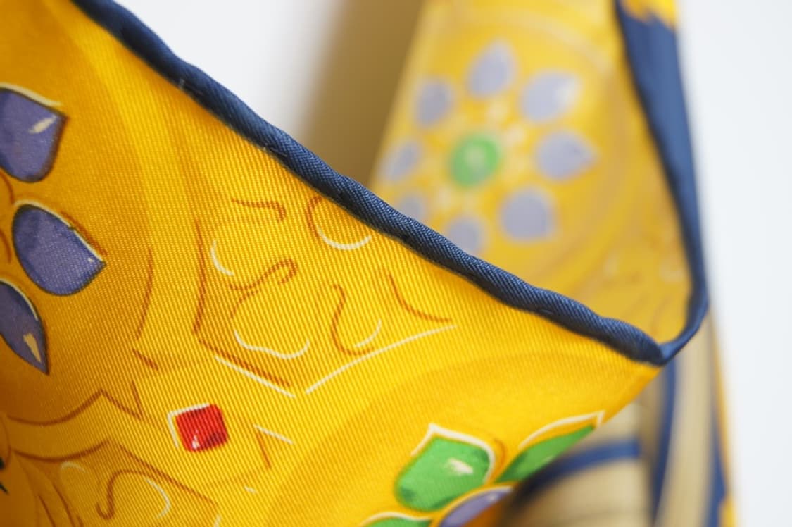 CELINE 정품 골드 옐로 실크 스카프 상품이미지3