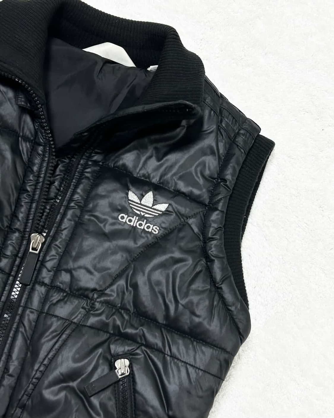 아디다스 실버로고 블랙 삼선 패딩조끼 상품이미지6