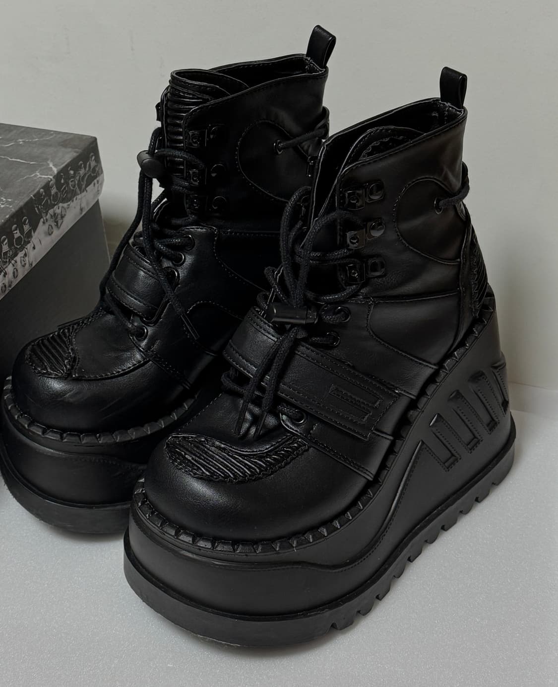 데모니아 스톰프 하이 us6 상품이미지1