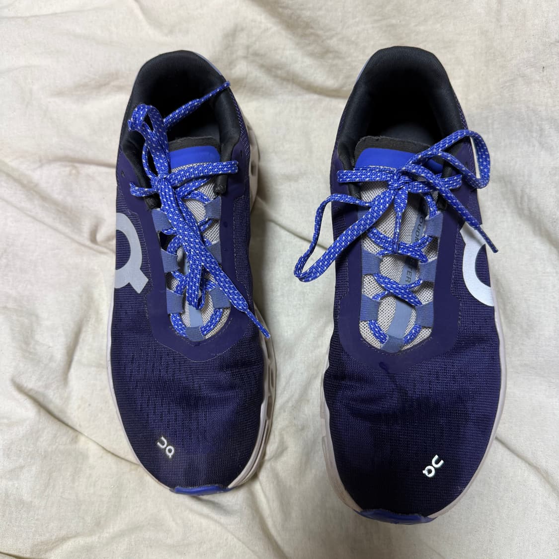 온 클라우드 러닝화 네이비/화이트 상품이미지2