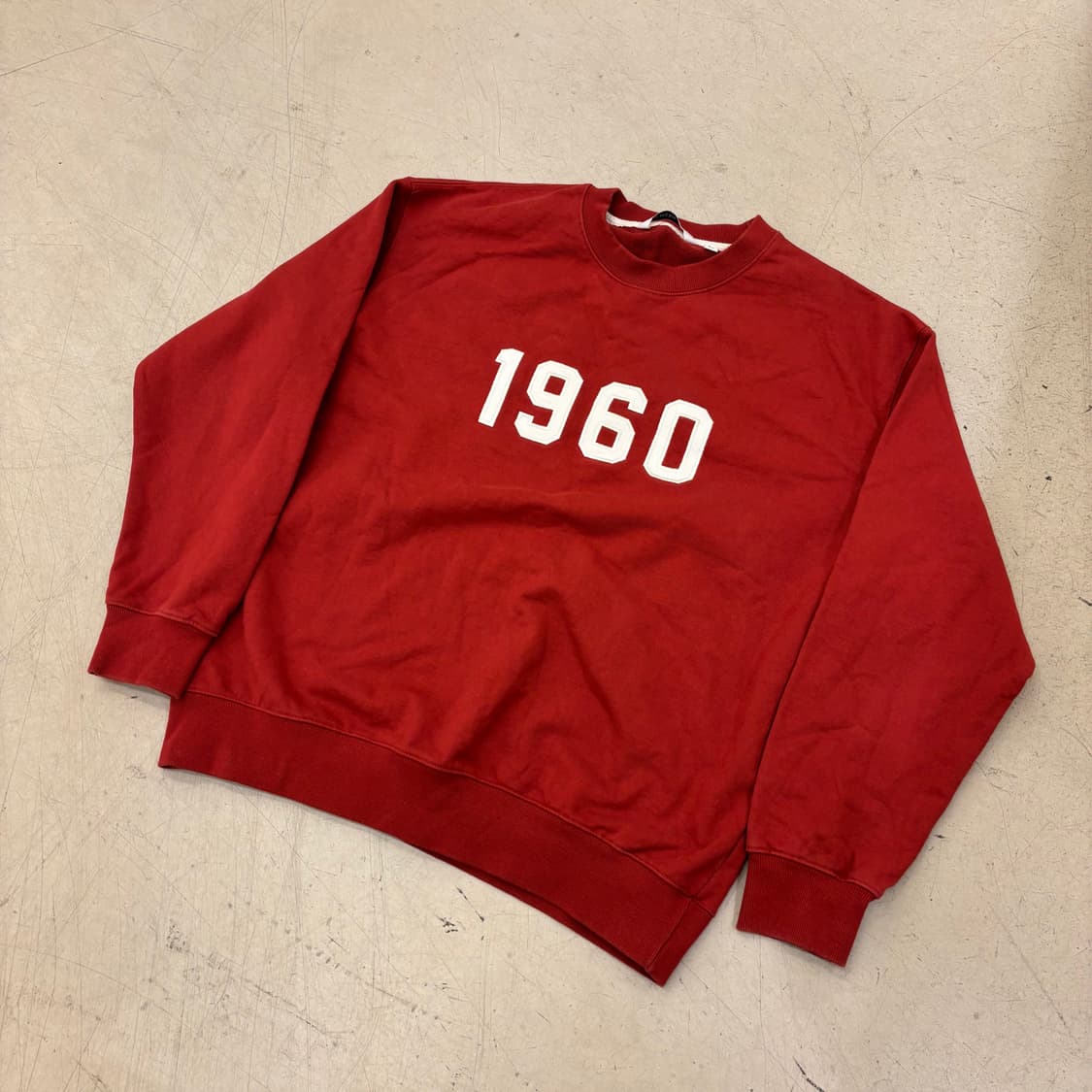 유니폼브릿지 1960 레드 맨투맨 상품이미지1