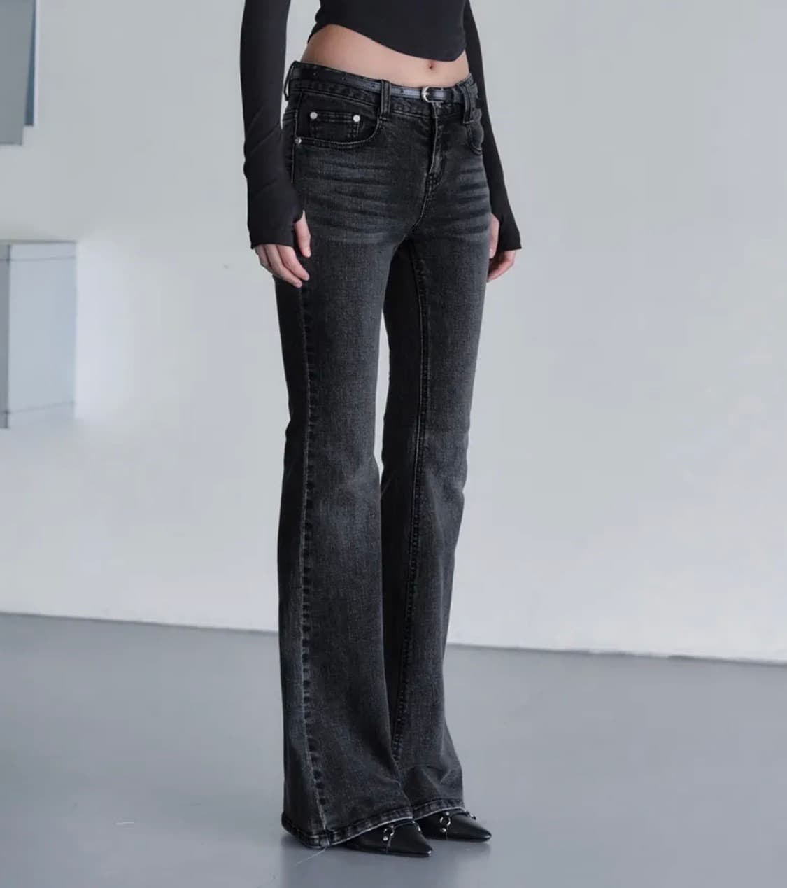 데케트우먼 시그니처 슬림 로우라이즈 플레어진 상품이미지3