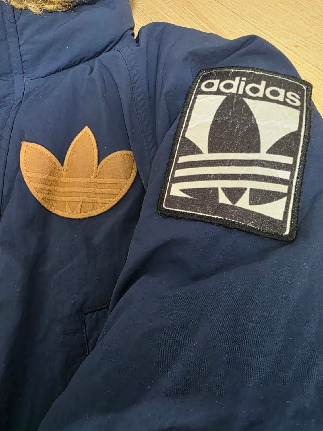 아디다스 오리지널 불꽃 패치 덕다운 패딩 상품이미지4