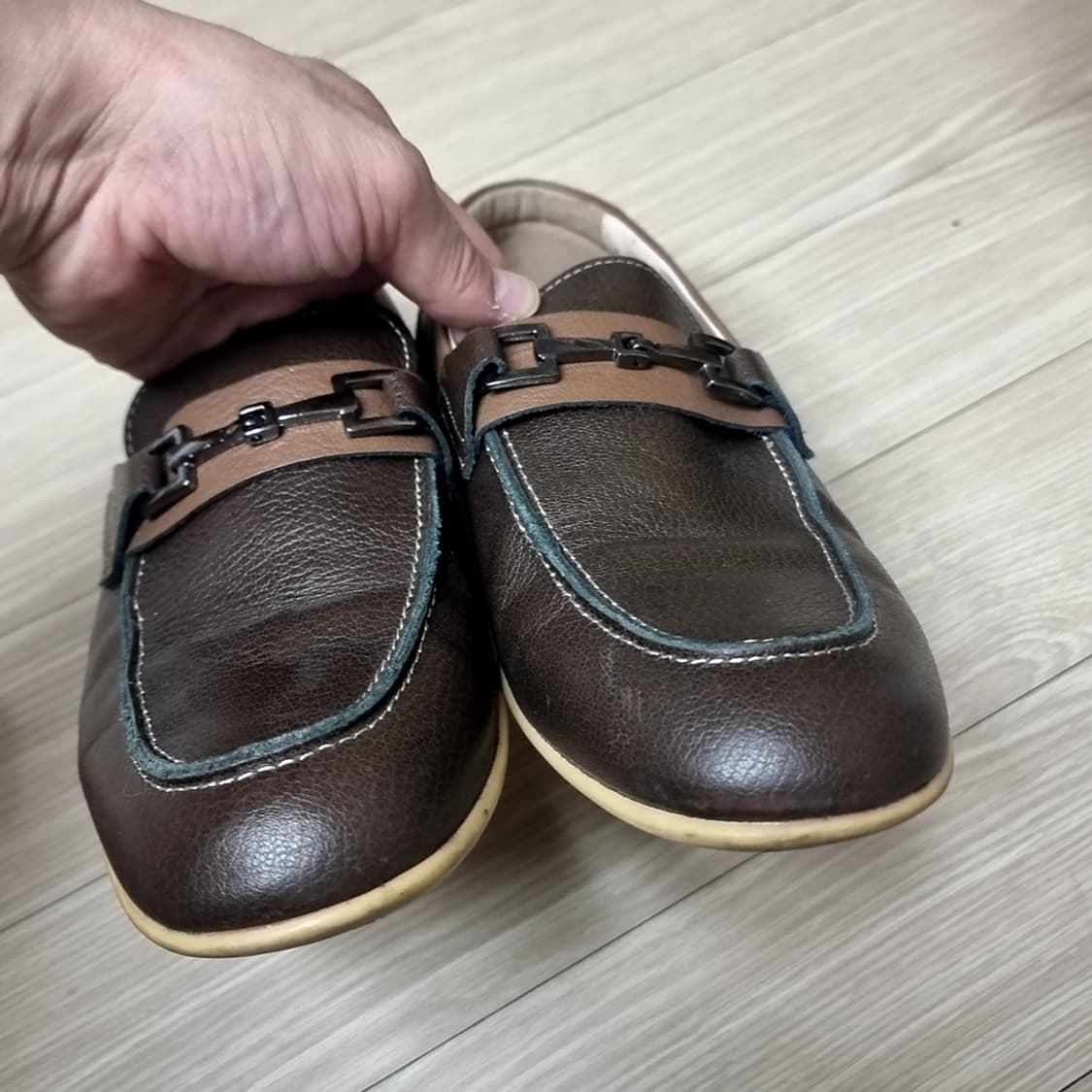 크리스찬 리봇 가죽 로퍼 브라운(265E) 상품이미지3