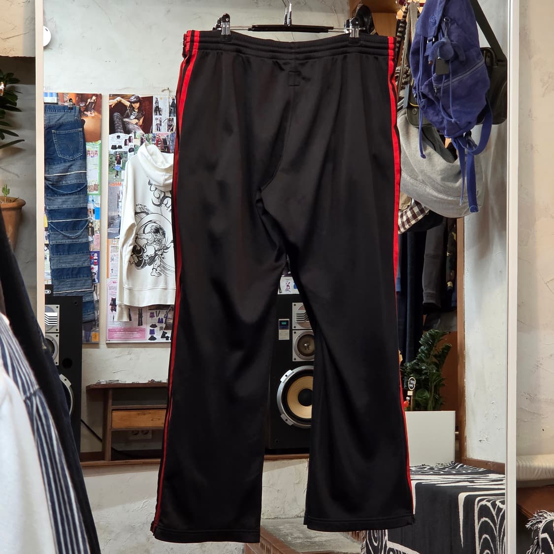 아디다스 블랙 앤 레드 트랙 팬츠 상품이미지5