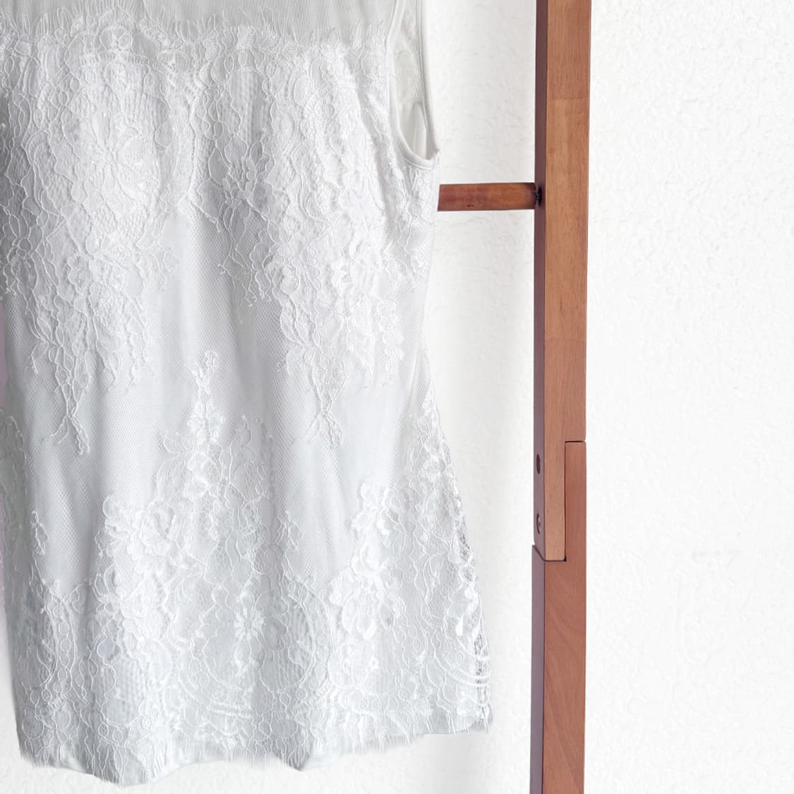 [ANDRÉ KIM] 레이스 시스루 슬리브리스 탑 상품이미지3