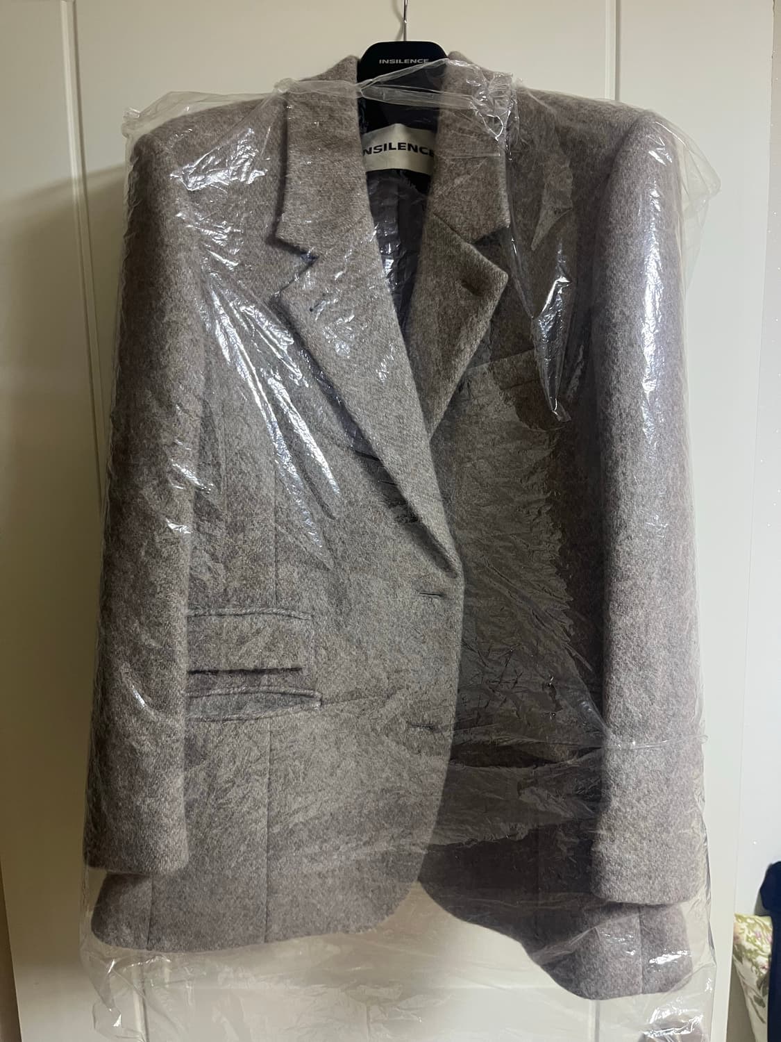 인사일런스 우먼 윈터 오버사이즈드 하프 자켓 그레이베이지 상품이미지4