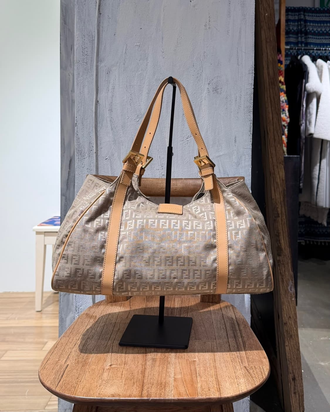 펜디 베이지 주키노 프린트 캔버스 숄더백 상품이미지4