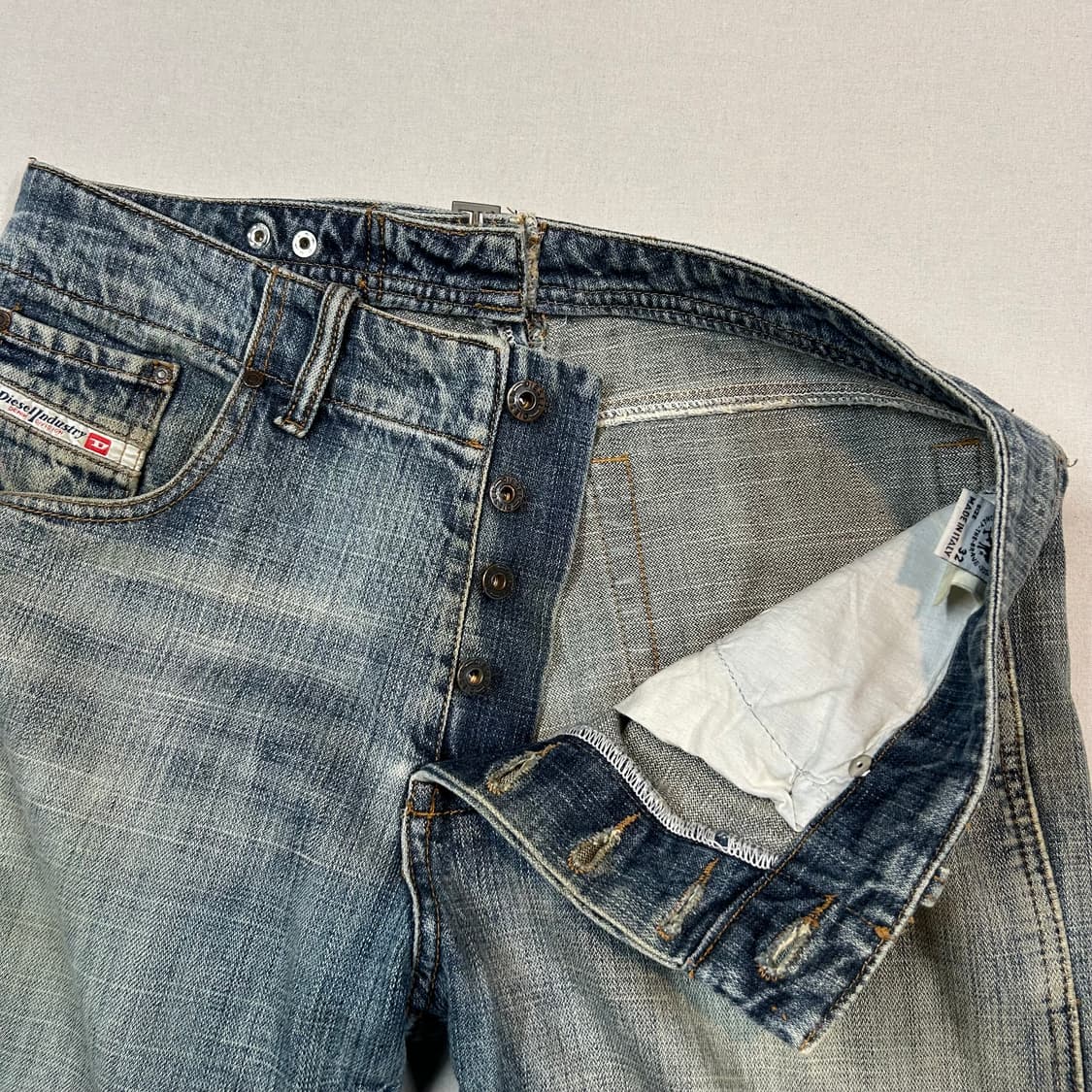 32inch) 디젤 Diesel 신치백 버튼플라이 부츠컷 데님 팬츠 상품이미지9