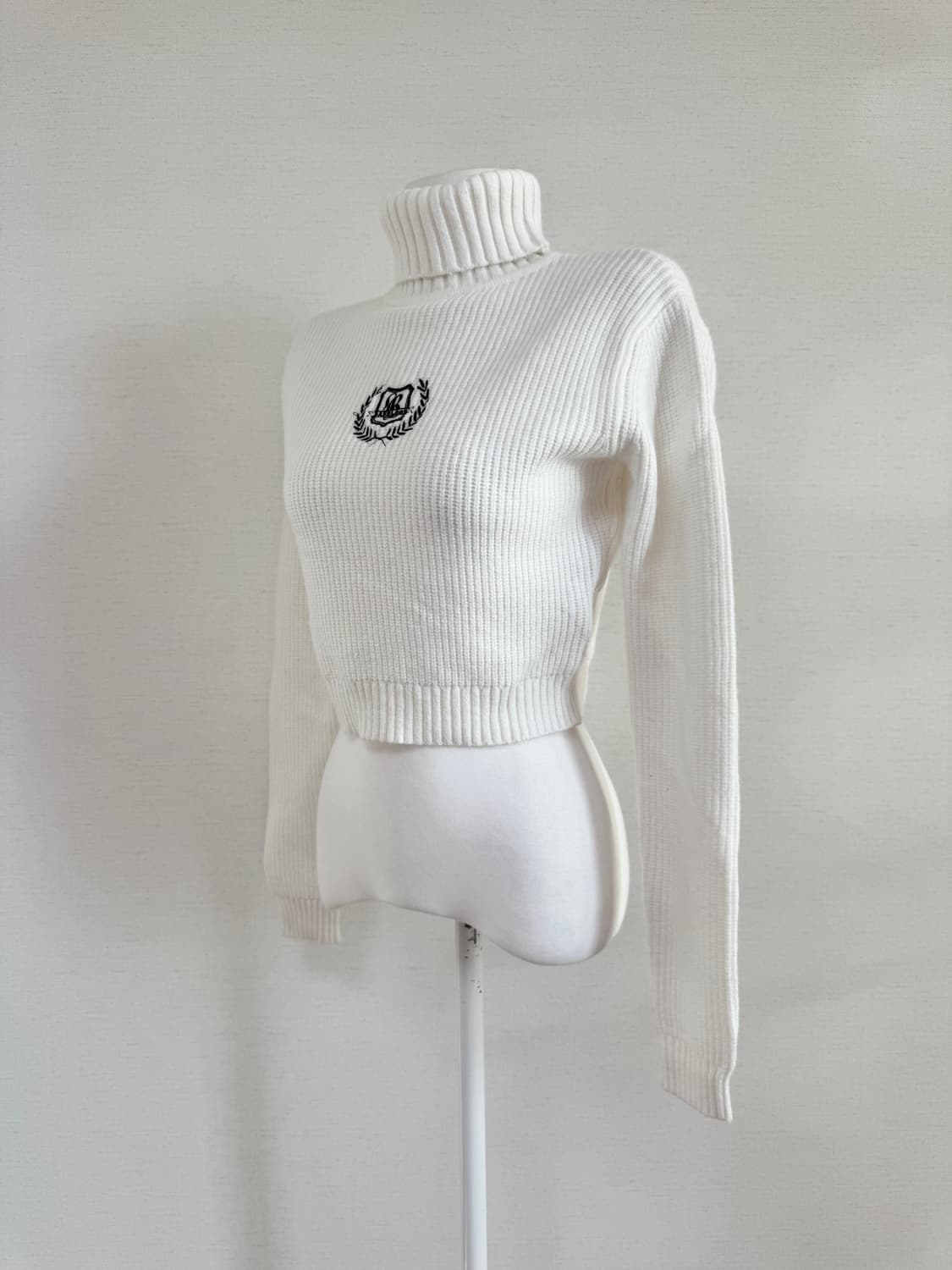 배드블러드) 터틀넥 크롭 니트 상품이미지2