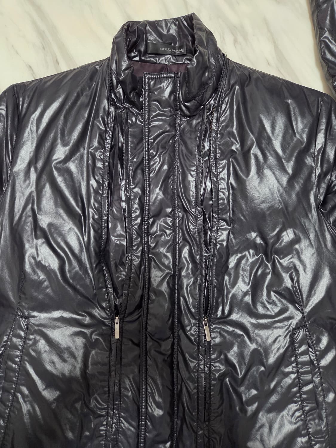 솔리드옴므 유광 지퍼디테일 다운패딩 상품이미지4