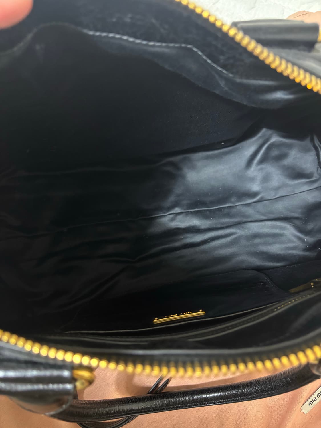 (정품) 미우미우 비텔로 샤인 호보백 블랙 상품이미지7