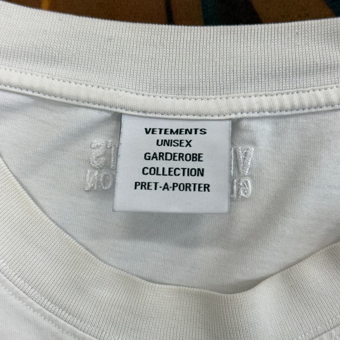 Vetements 베트멍 Think Globally 로고 티셔츠 화이트 상품이미지2