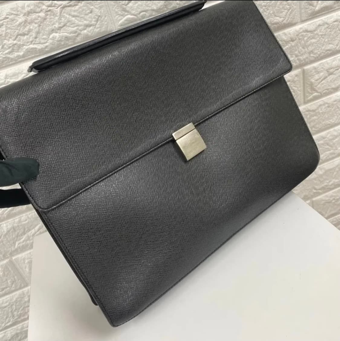 루이비통 타이가 블랙 서류 가방 상품이미지1