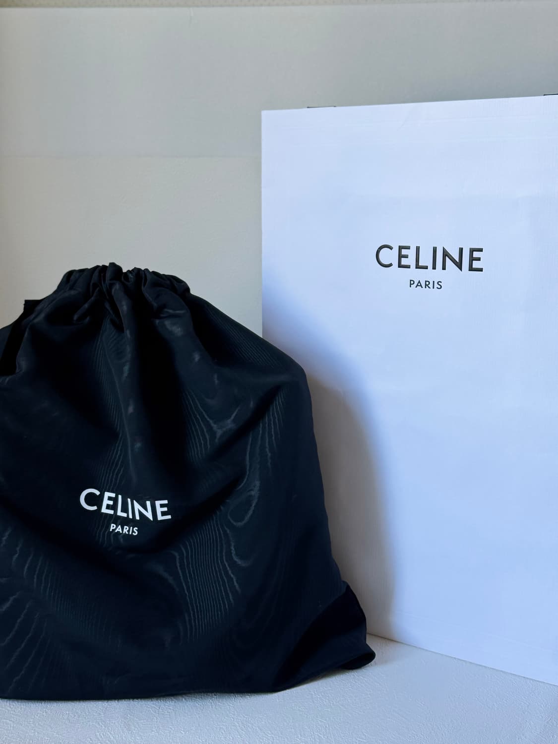 셀린느 트리오페 캔버스 카프스킨 버킷백 미듐 탄 상품이미지2