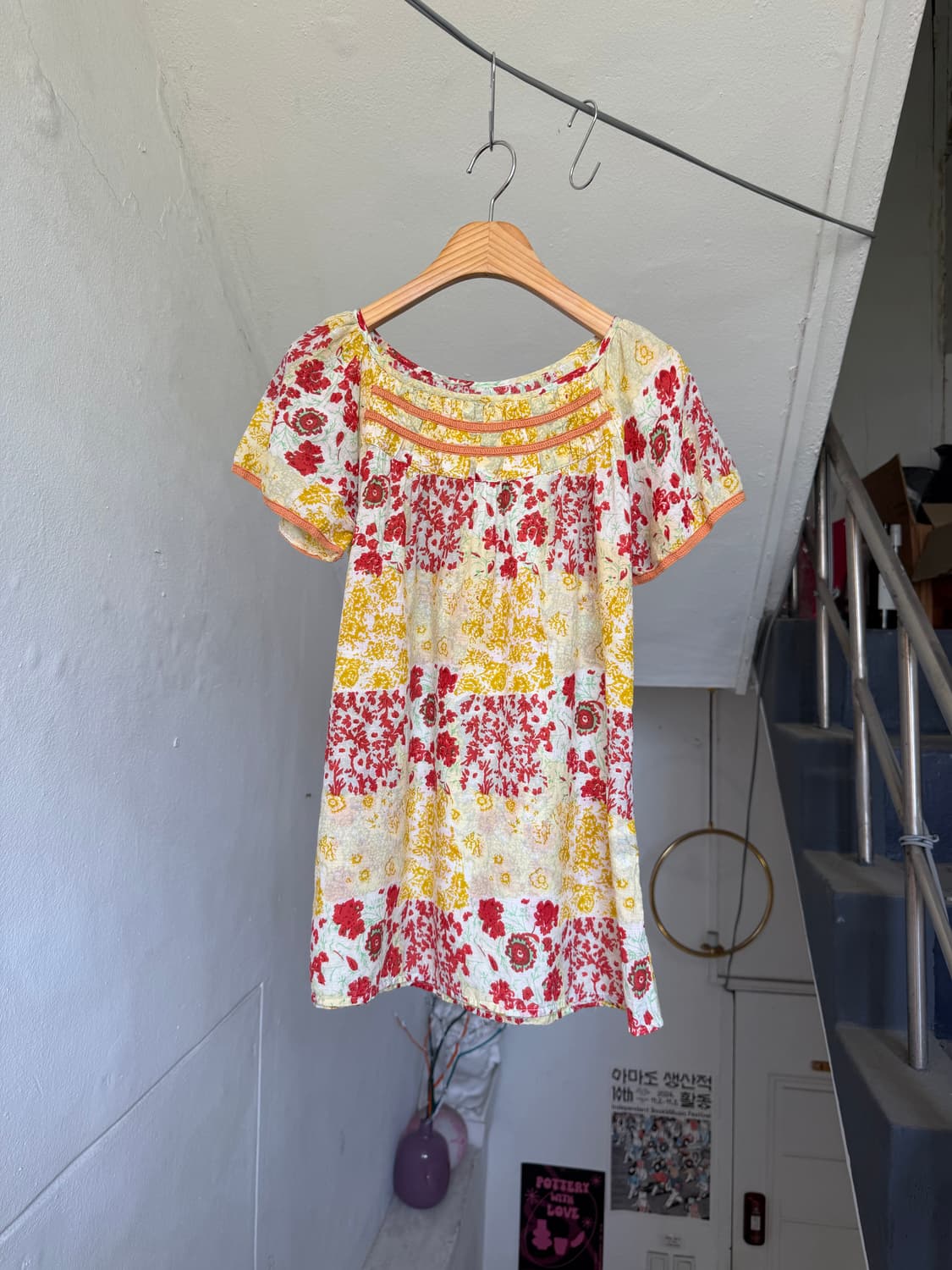 페어리 퍼프 소매 와이드 숄더 블라우스 상품이미지1