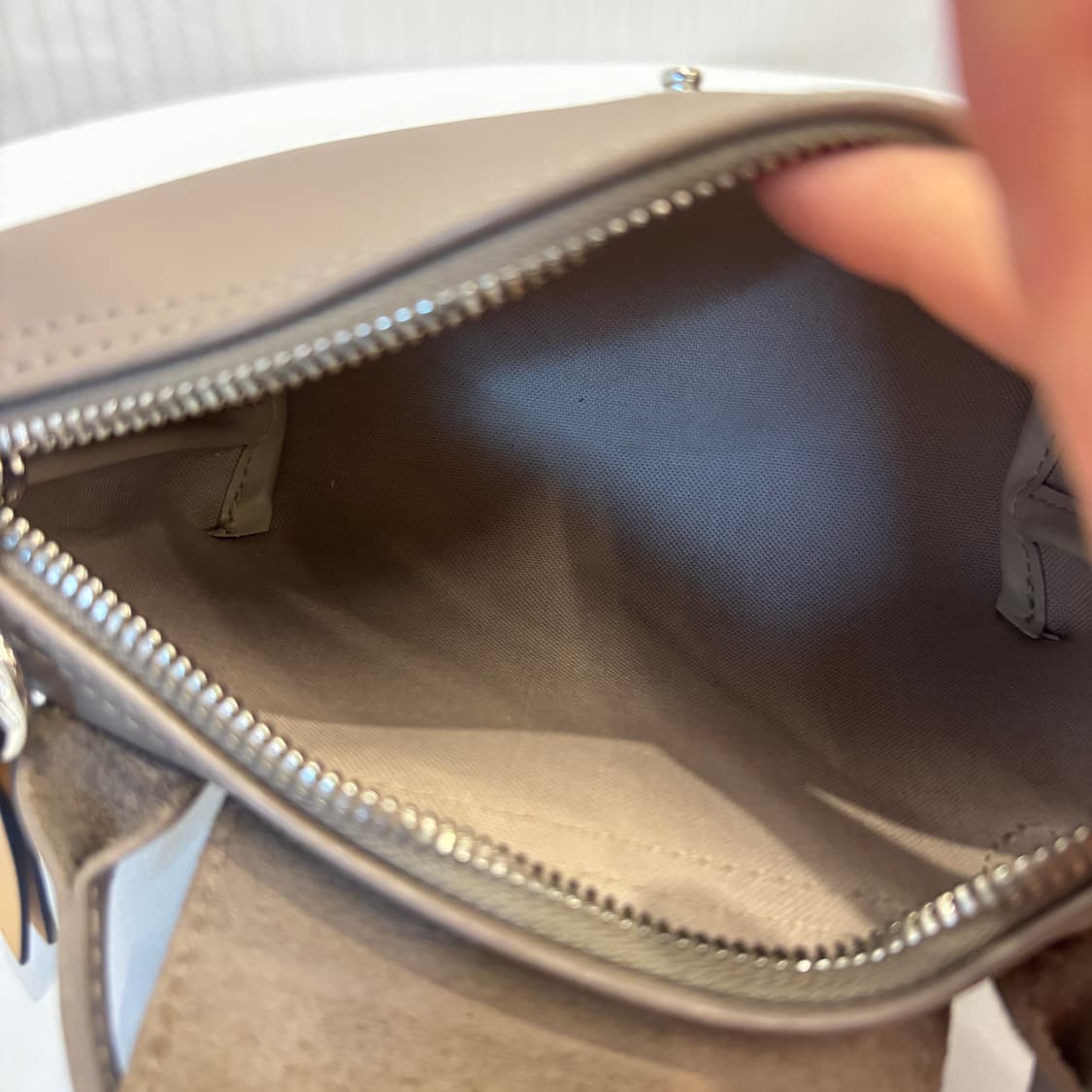 정품 롱샴 르플리아쥬 시티 핸들 파우치백     상품이미지9