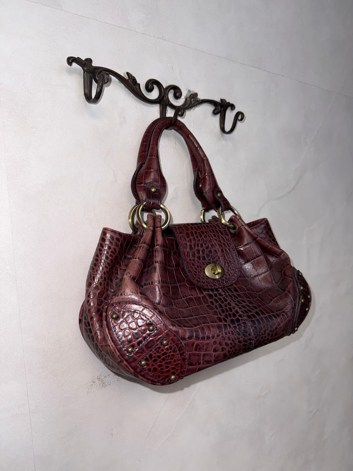Burgundy python stud detail shoulder bag 상품이미지2