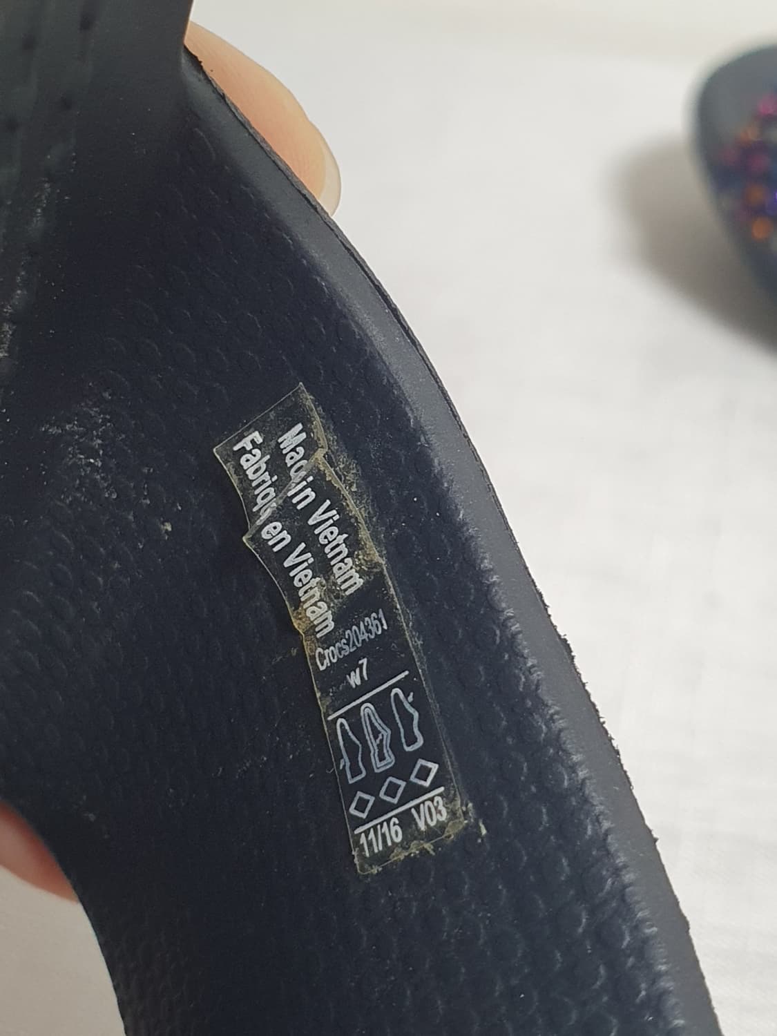 240mm 크록스 리나 엠벨리쉬드 도르세이 멀티스톤 블랙 W7 상품이미지9