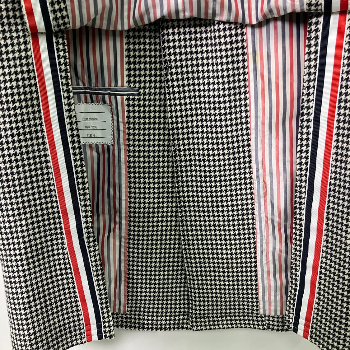 톰브라운 하운드투스 패턴 울코트  상품이미지8