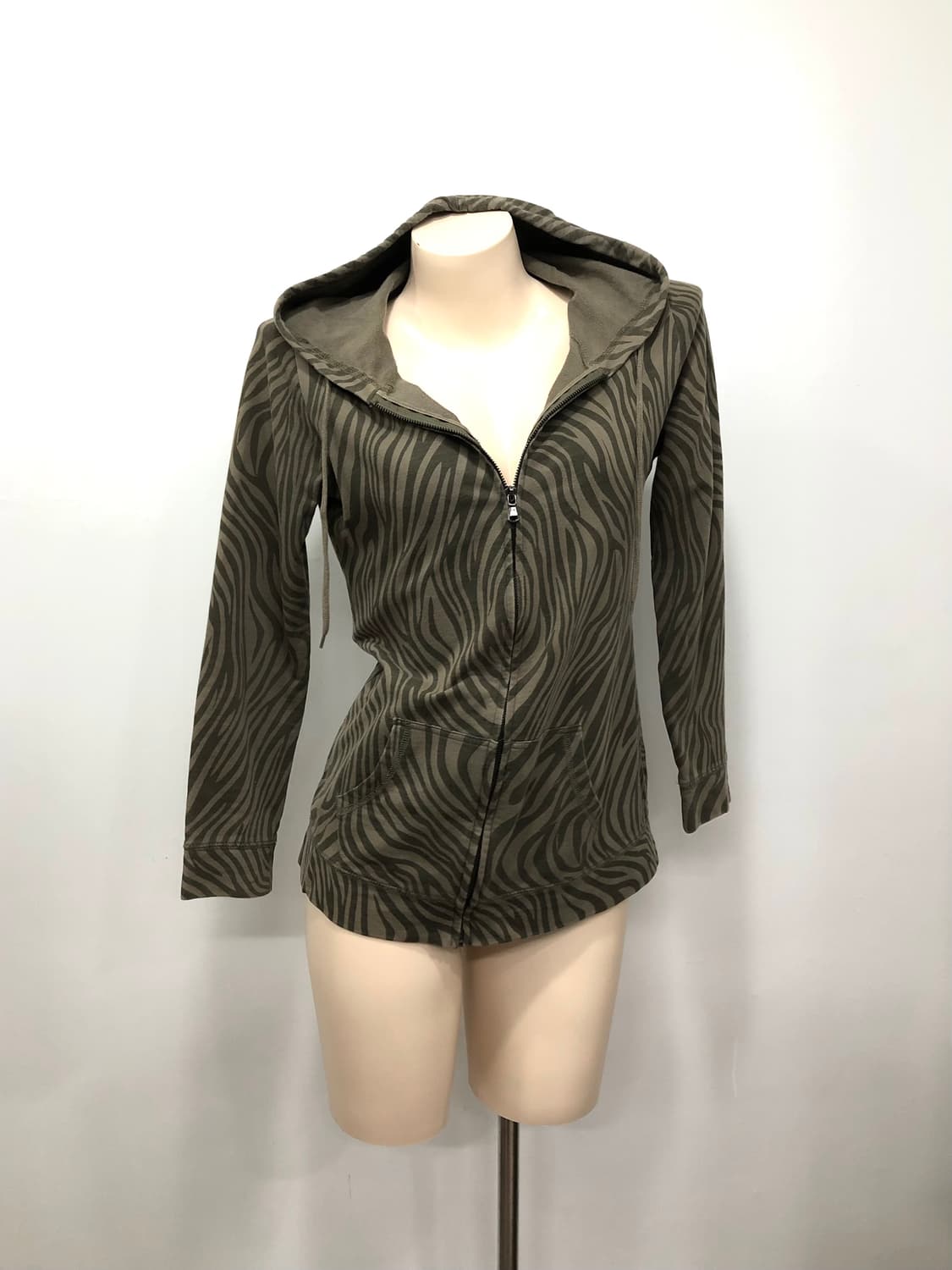 khaki zebra pattern hooded zip up 상품이미지2