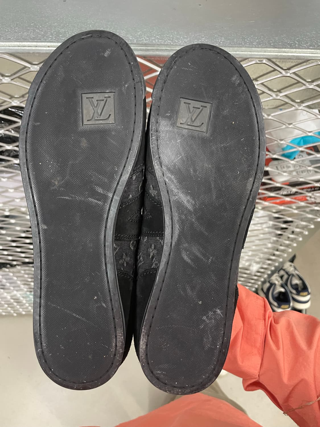 루이비통 블랙 데님 스니커즈 8.5 상품이미지6