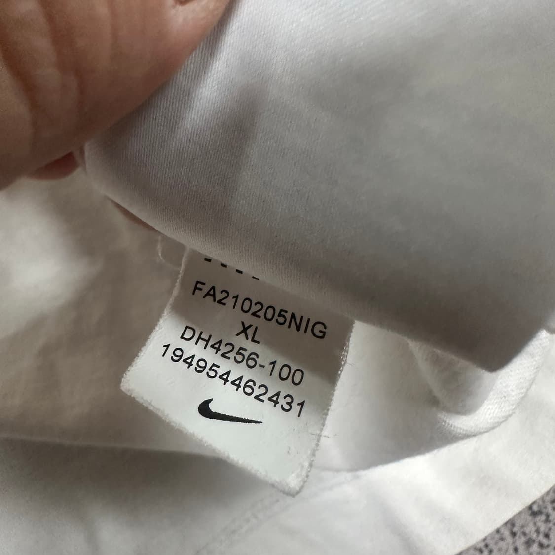 ✨ (바배) 나이키 센터 스우시 화이트 반팔티  상품이미지5