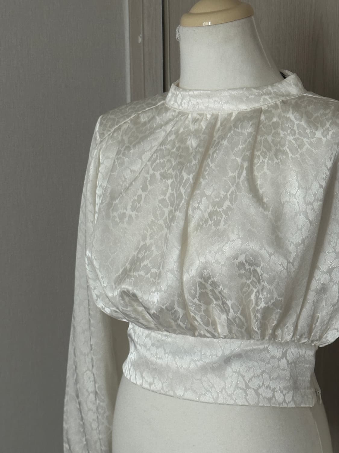 체리퀴리 레오파드 자가드 크롭 블라우스 1사이즈 상품이미지5