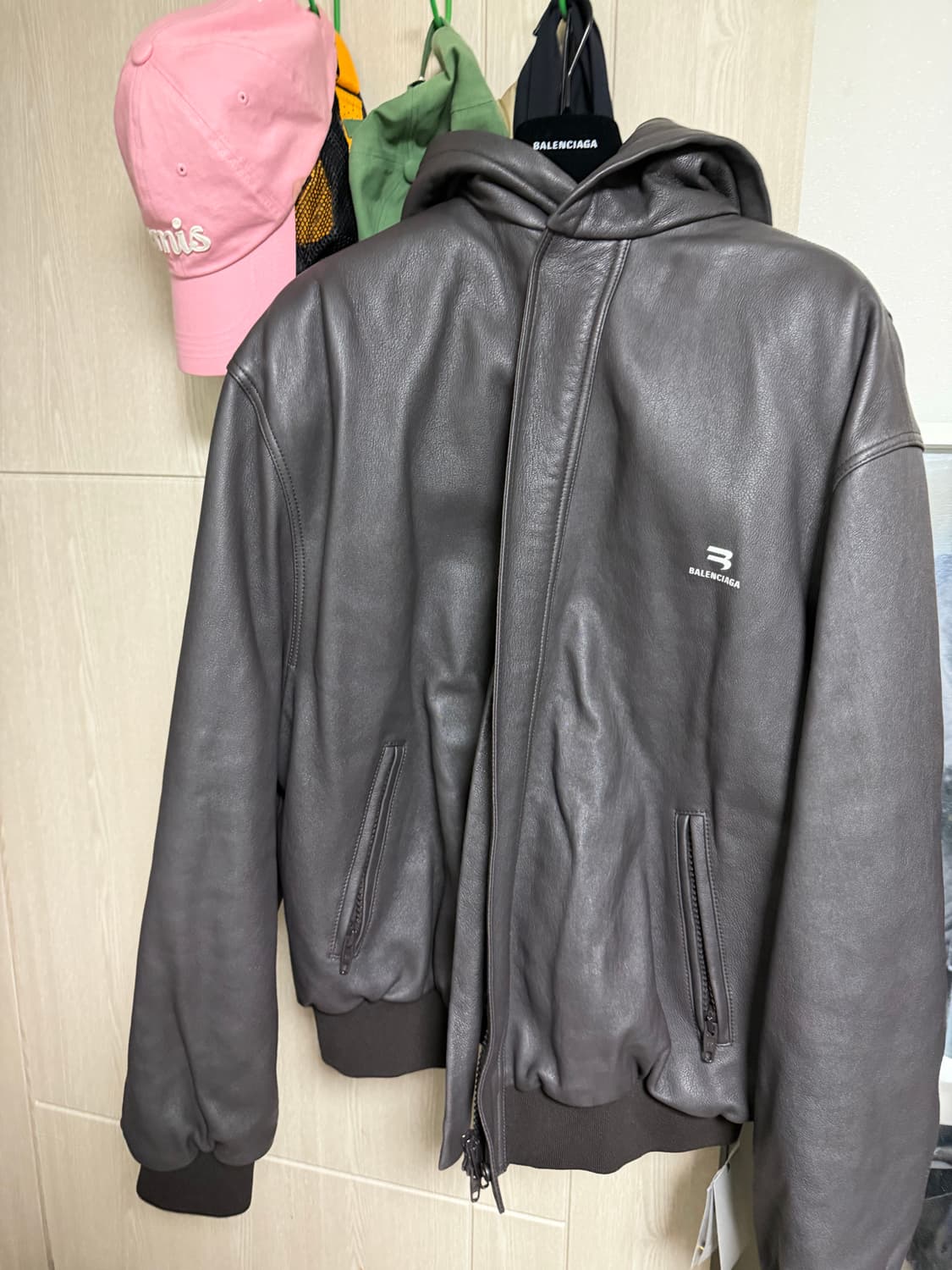 발렌시아가 택시 후드 46사이즈 새상품 판매합니다. 상품이미지1