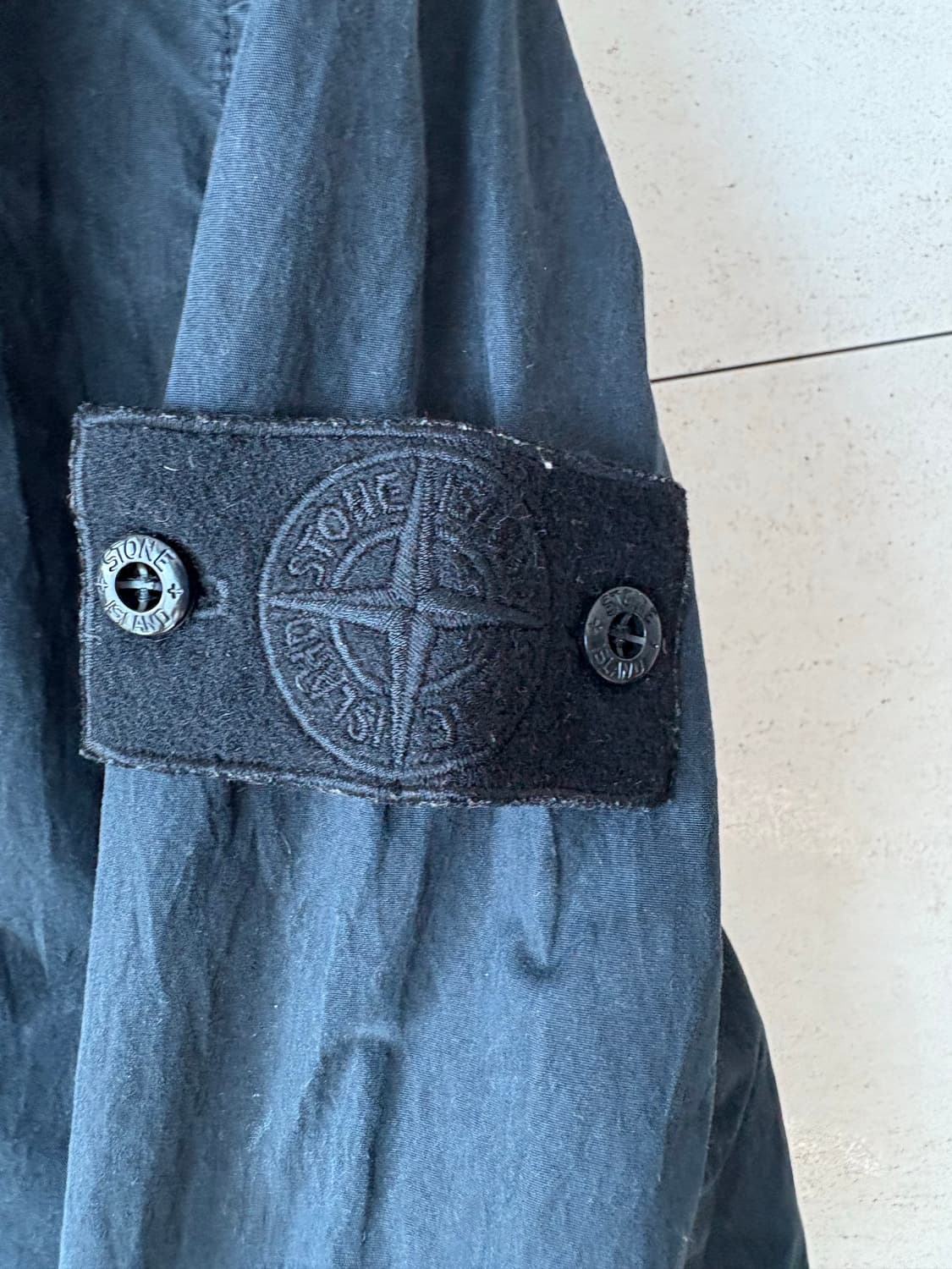 [L] 스톤아일랜드 고스트피스 나일론 맨투맨 블랙 상품이미지3