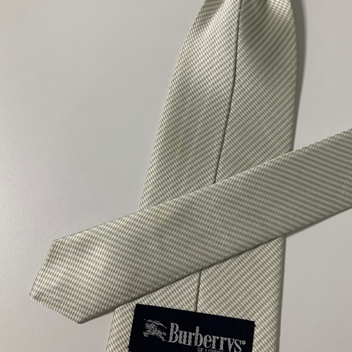 버버리(BURBERRY) 스트라이프 넥타이 명품 화이트 100실크 A등급 상품이미지9