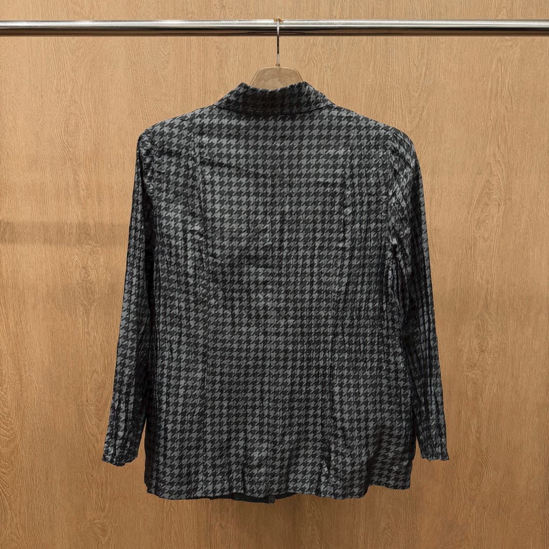 JPN 셔츠 블라우스 라운드 카라 하운드투스 패턴 디테일 레귤러핏 차콜 상품이미지3