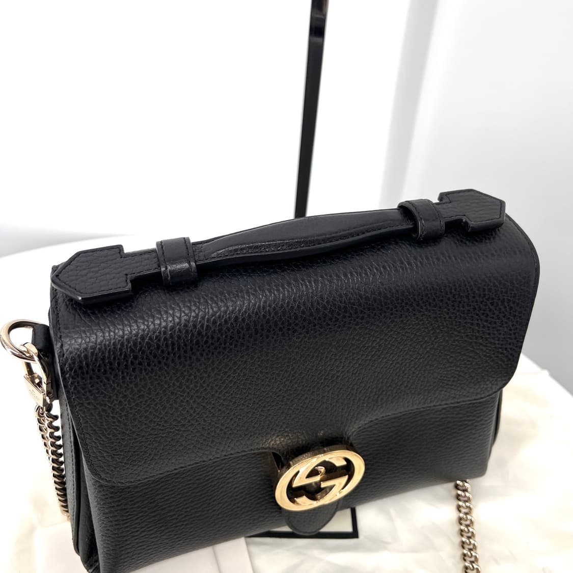 구찌 GG 인터로킹 탑핸들 체인 스몰 숄더백 블랙 (510302) 상품이미지6