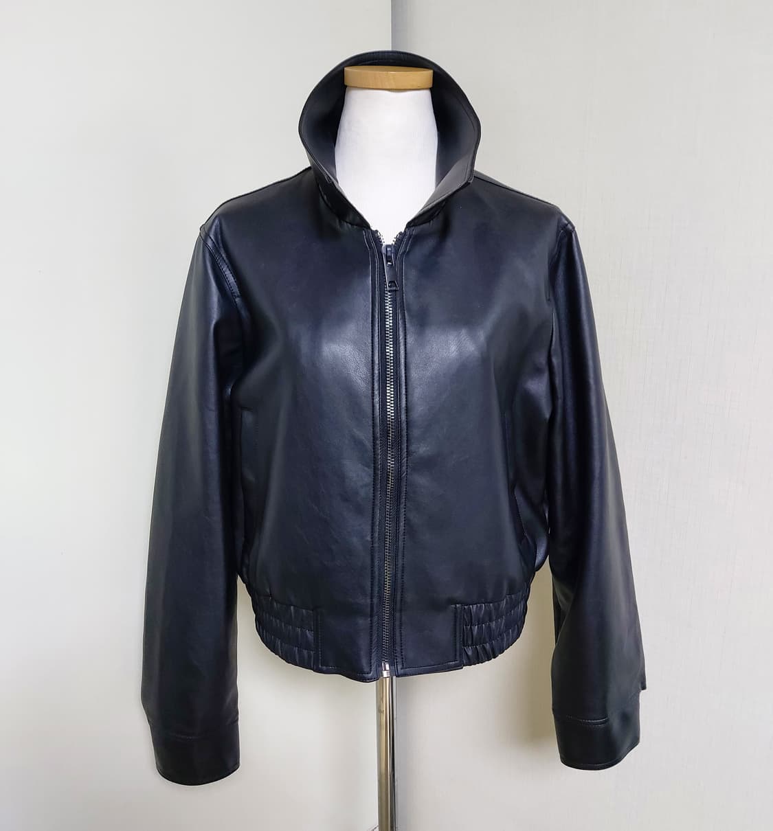 레이디볼륨 블랙 레더 자켓 (M)

 상품이미지1