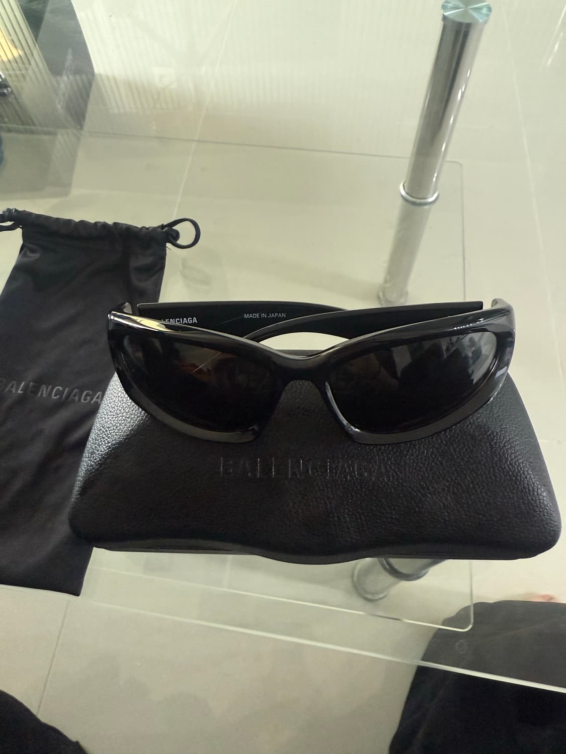 발렌시아가 스위프트 오발 선글라스 블랙 상품이미지1