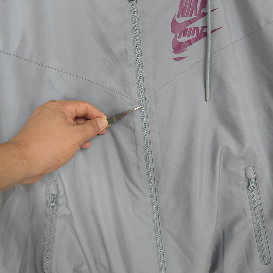남성용 나이키 Nike 그레이 로고 윈드러너 후드 자켓 XL (105) 상품이미지9